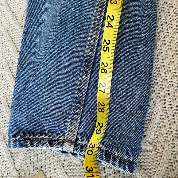 Vintage Women’s Levi’s denim pants. - Picture 5 of 6